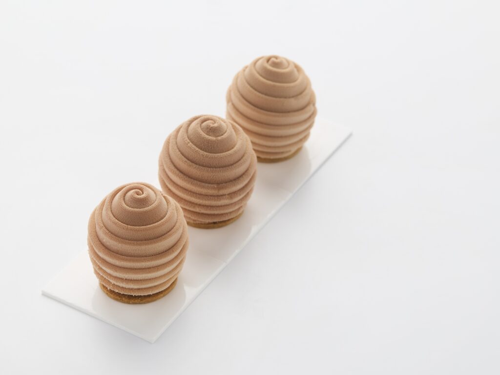 Swirled Egg Singular Molds